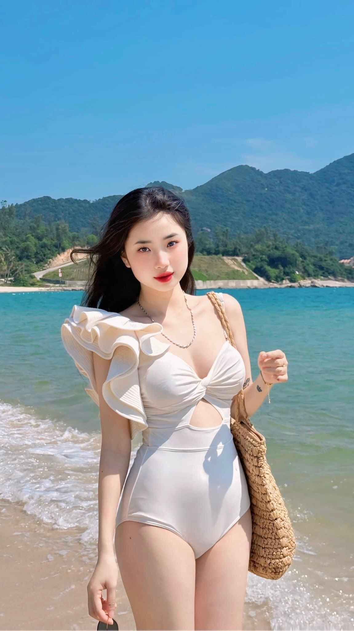 877+ Gái Xinh Bikini Trắng Tinh Khôi Quyến Rũ